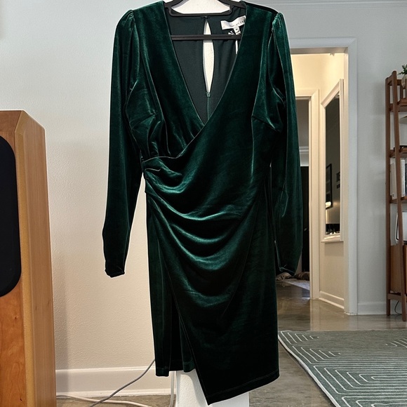 NWT Adelyn Rae Emerald Green Velvet Wrap Dress - Picture 2 of 9